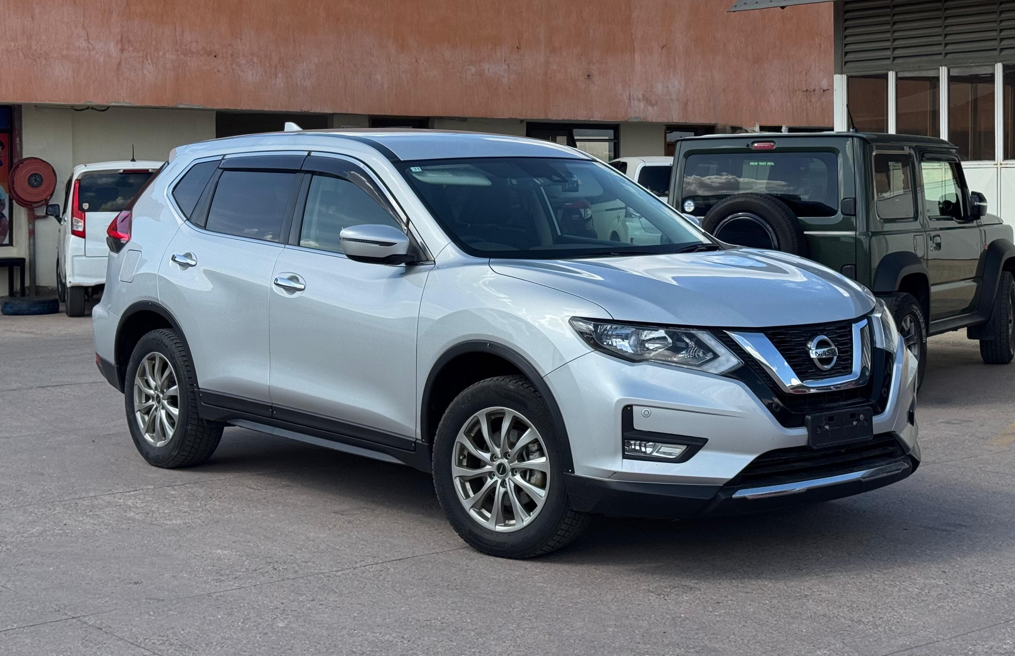 2019 NISSAN X-TRAIL - Fresh import